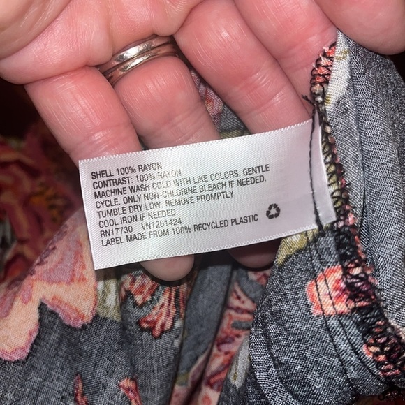 Xhilaration jumpsuit black floral adjustable straps, slit wide pants size 1X - Picture 9 of 10